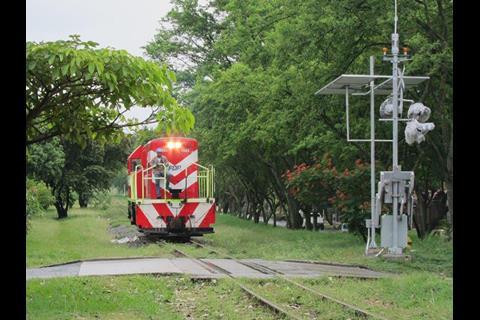 The first Ferrocarril del Pacífico level crossing to be automated is at the junction of Avenida 4 Norte and Calle 52 in Cali.